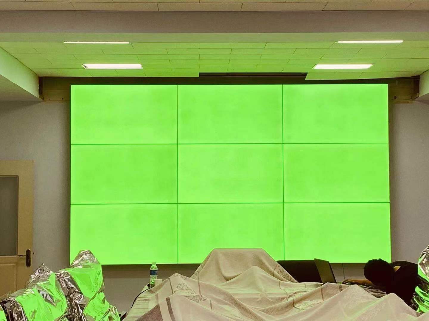 一套拼接屏的报价是多少钱?